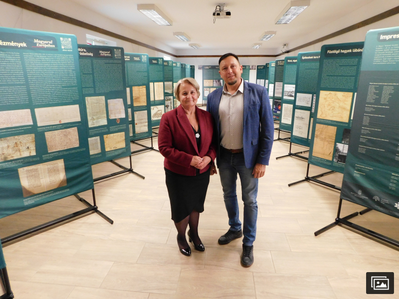 Pribelszki Tamás Kisecset polgármestere, Gusztiné Dr. Toronyi Judit MNL Nógrád Vármegyei Levéltára i